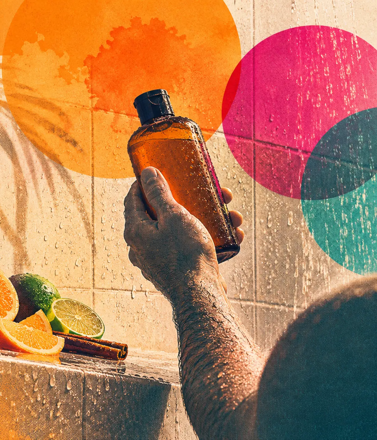 Mężczyzna pod prysznicem trzyma butelkę żelu, obok na półce pomarańcza, limonka i cynamon